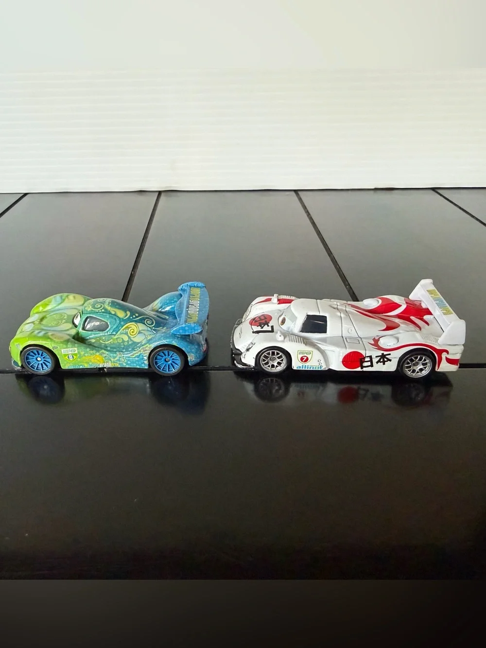 Disney Pixar Cars 2 Carla Veloso & Shu Todoroki 1:55 diecast cars
